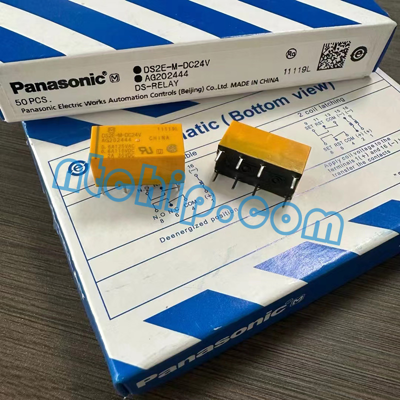 Two boxes of Panasonic DS2E-M-DC24V and two DS2E-M-DC24V physical pictures